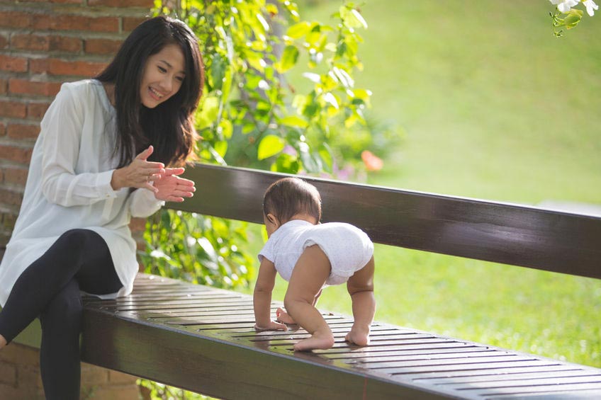 Agar Bayi Cepat Jalan Sendiri dan Bicara