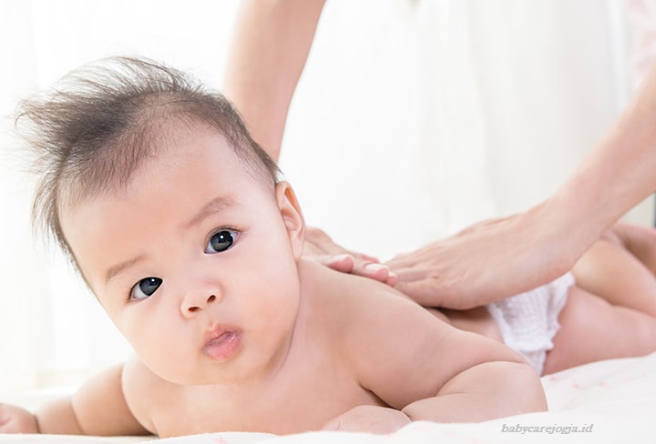 Apakah boleh Pijat untuk Bayi Baru Lahir?