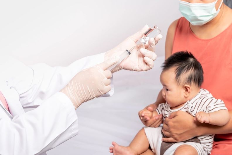 Pentingnya Vaksinasi Bayi