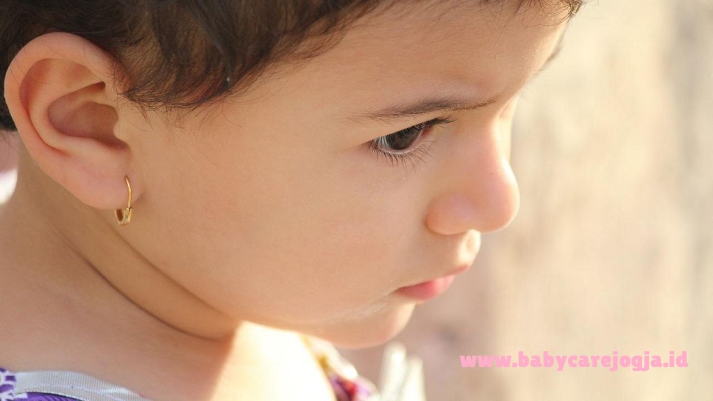 layanan tindik bayi home care